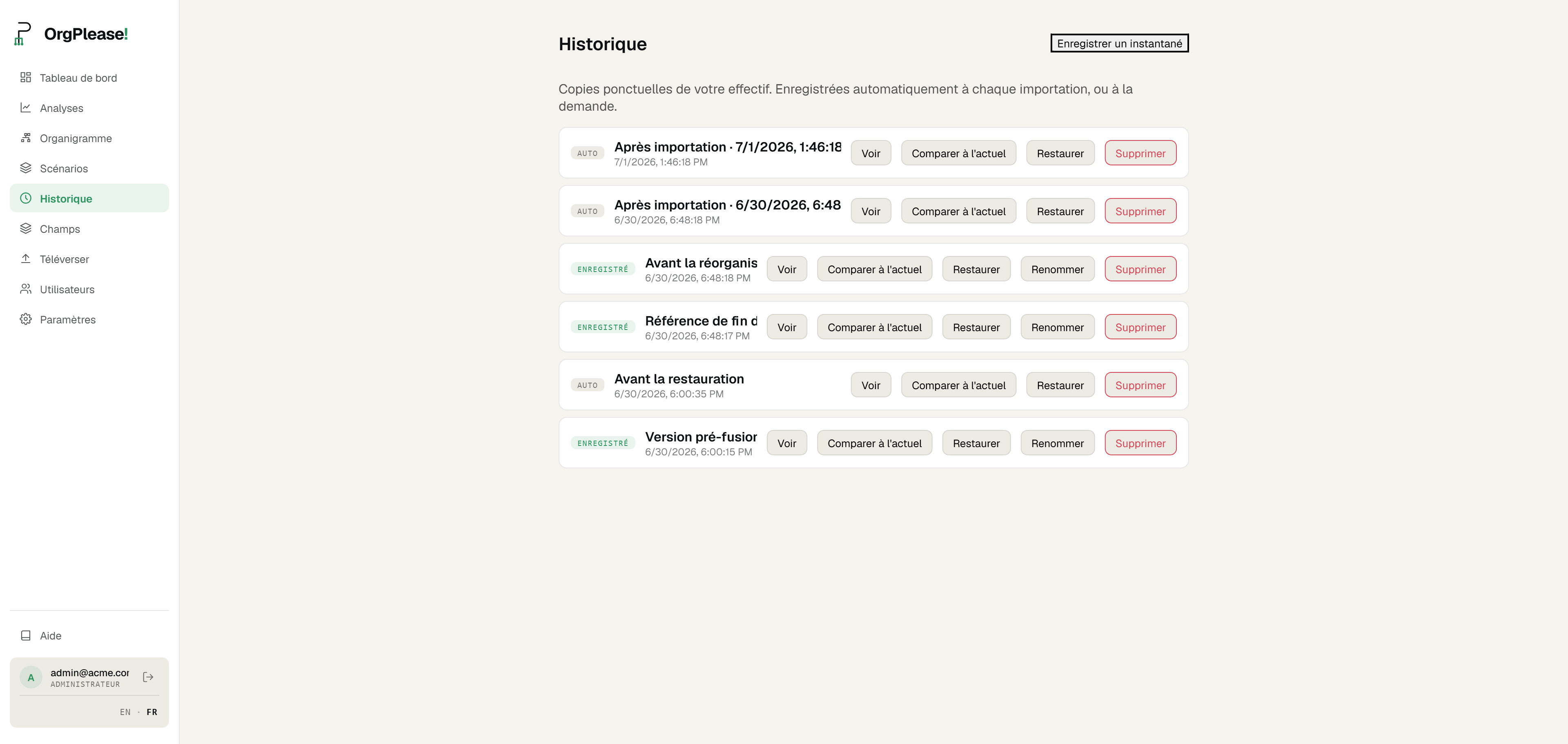 La page Historique d'OrgPlease affichant des instantanés à un moment précis, avec les options voir, comparer et restaurer